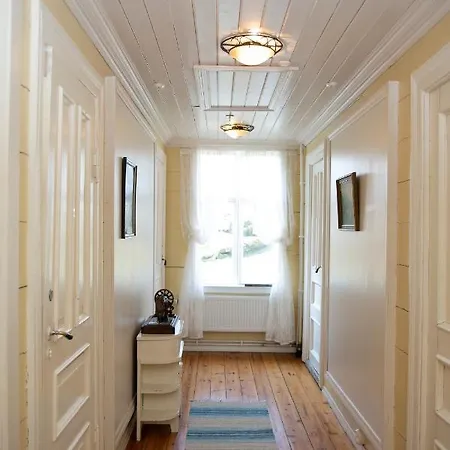 Skjerjehamn Hotel *