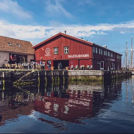 Skjerjehamn Отель
