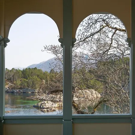 Skjerjehamn Отель Anneland